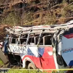 नेपाल सीमा से सटे इलाके में बड़ा हादसा, बरातियों से भरी बस 150 मीटर गहरी खाई में गिरी..