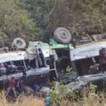 एक झटके में उजड़ गईं खुशियां, विकासनगर में बस खाई में गिरने से तीन की मौत..