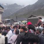 धार्मिक स्थल या सोशल मीडिया स्टूडियो? केदारनाथ से वायरल वीडियो पर विवाद..