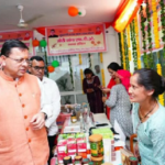 महिला समूहों के उत्पादों की खरीदारी कर CM धामी ने दिया ‘वोकल फॉर लोकल’ का संदेश..
